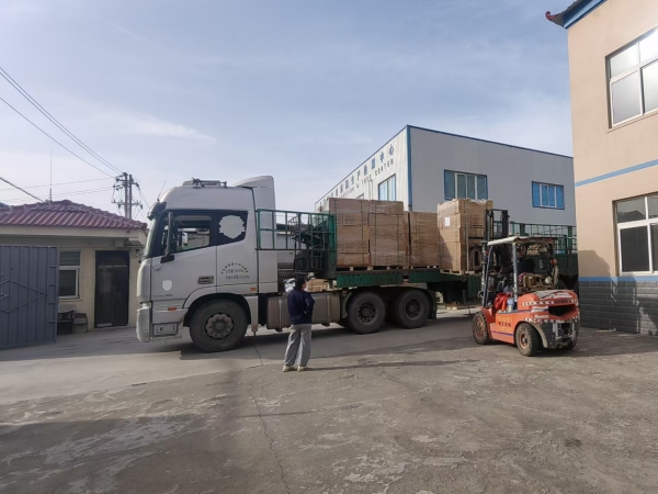 反滲透保安過(guò)濾器濾芯裝車發(fā)貨——新鄉(xiāng)北方濾器有限公司